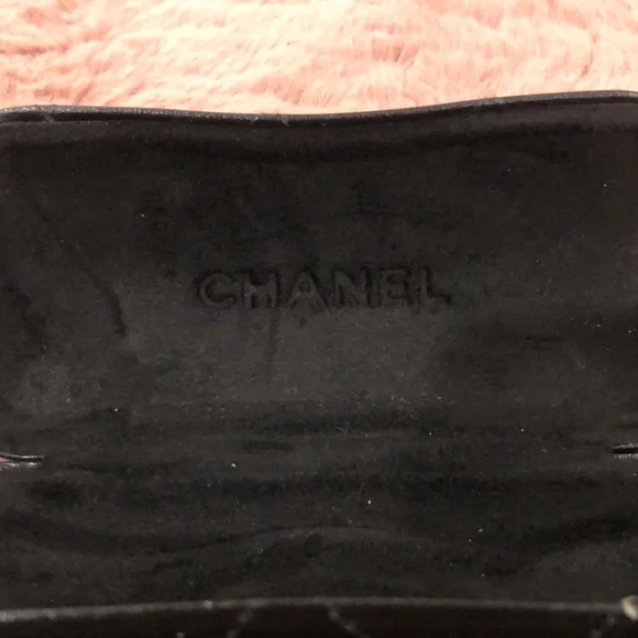 Chanel leather eyewear case - Picture 2 of 5